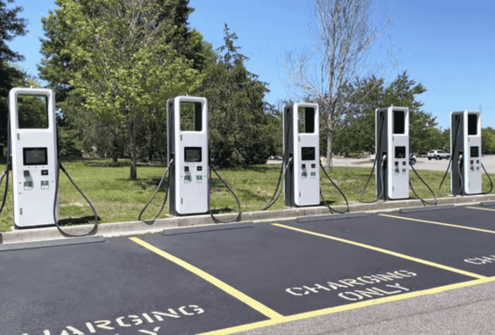 EV स्टॉक चर्चा में, पूरे भारत में हाई-पावर EV चार्जिंग स्टेशनों के लिए Charge Zone के साथ साझेदारी के बाद।
