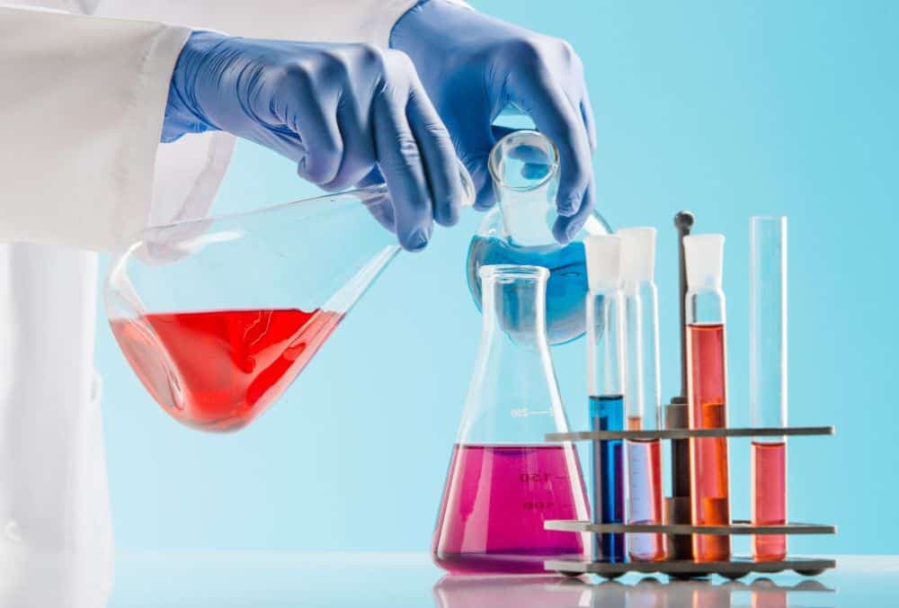 केमिकल स्टॉक ने नेट प्रॉफिट में 81.27% की तिमाही दर तिमाही गिरावट के बाद 17% की गिरावट दर्ज की।
