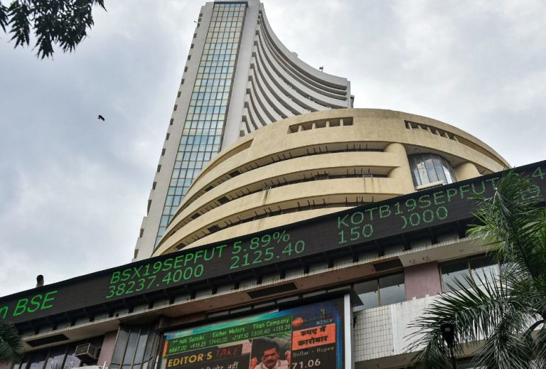 BSE ने Sensex, Bankex और Sensex 50 की एक्सपायरी मंगलवार को शिफ्ट की, जिससे ट्रेडिंग में सुधार हुआ।